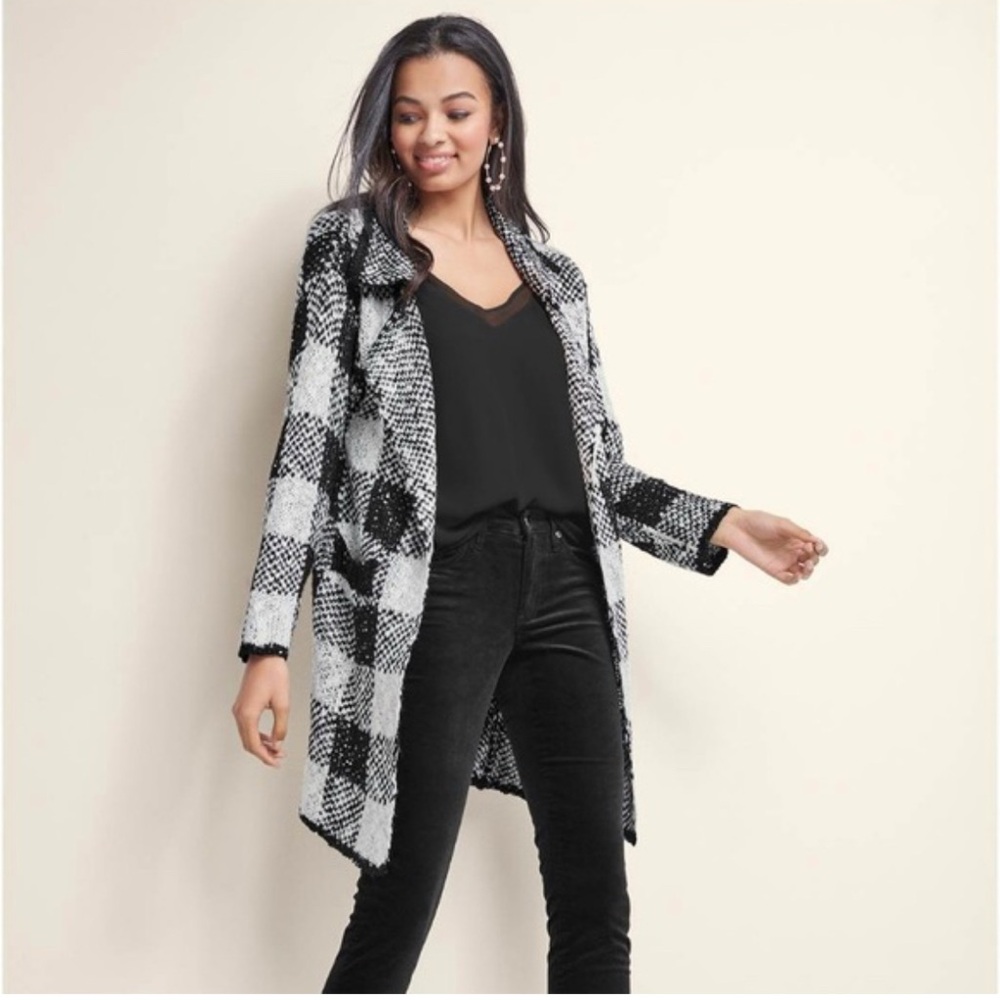 VENUS Black and White Knit Sweater